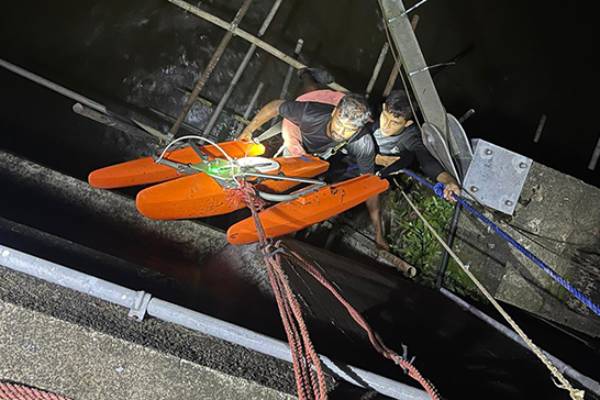 பாலத்தின் கீழ் இருந்து கண்டுபிடிக்கப்பட்ட விலையுயர்ந்த பொருள் | Expensive Item Stuck Under A Bridge As Discoverd