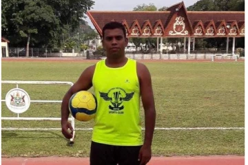 கால்பந்தாட்ட பயிற்சியின்போது மயங்கி விழுந்த வீரர் மரணம் - சோகத்தில் மூழ்கிய நண்பர்கள்