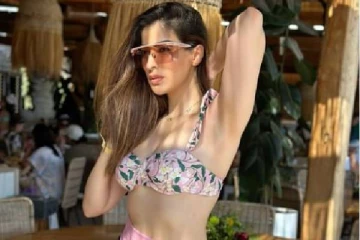 பிகினி ஆடையணிந்து நீச்சல் குளத்தில் போஸ்!! நடிகை ராய் லட்சுமி வெளியிட்ட புகைப்படம்..