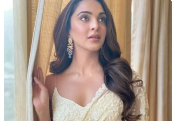 என்னோடு நின்று கொல்லடி விலகி செல்ல வேண்டுமோ? - கியாரஅத்வானியின் அழகிய புகைப்படங்கள் | Beautiful Photos Of Kiara Advani