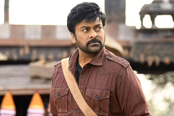 மெகா ஸ்டார் சிரஞ்சீவியின் இளம் வயது புகைப்படத்தை பார்த்துள்ளீர்களா! இதோ | Chiranjeevi Young Photo Gone Viral On Net