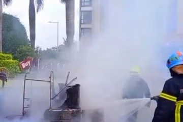 கொழும்பில் திடீரென தீப்பற்றி எரிந்த முச்சக்கரவண்டி