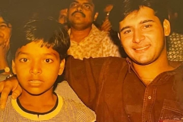 இந்த புகைப்படத்தில் அப்பாஸ் உடன் இருக்கும் பிரபல நடிகர் யார் தெரியுமா.. தெரிஞ்சா ஷாக் ஆகிடுவீங்க