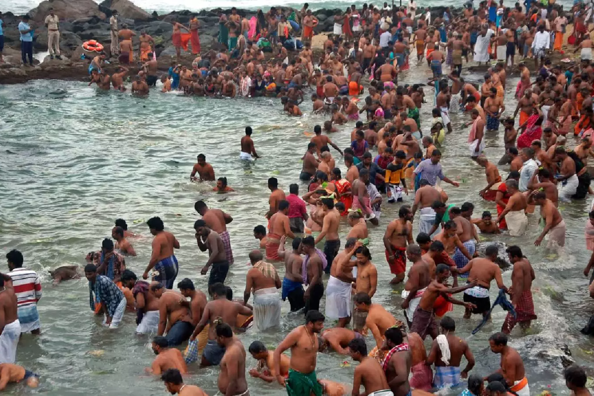 2026: இன்று பங்குனி அமாவாசை.. முன்னோர்களின் அருள் பெற நாம் என்ன செய்ய வேண்டும்? | 2026 Things We Should Do In Panguni Amavasya