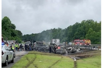 அமெரிக்காவில் கோர விபத்து ; 9 குழந்தைகள் உட்பட 10 பேர் பரிதாப பலி!