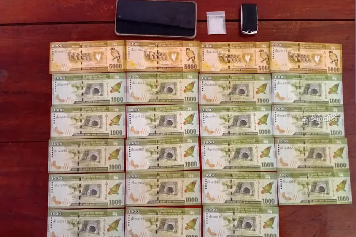அம்பாறையில் ஐஸ் போதைப்பொருளுடன் பிரதான சந்தேகநபர் கைது | Suspect Arrested With Ice Drugs Ampara அம்பாறையில் ஐஸ் போதைப்பொருளுடன் பிரதான சந்தேகநபர் கைது | Suspect Arrested With Ice Drugs Ampara