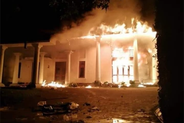 மஹீபால ஹேரத் வீடு தீக்கிரை (Photos)