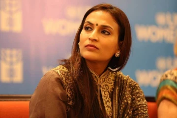 அவருக்காக பொய்யா நடிச்சீங்களா... உங்க நடிப்பை நிறுத்துங்க... - ஐஸ்வர்யாவை வெச்சு விளாசும் நெட்டிசன்ஸ்கள்