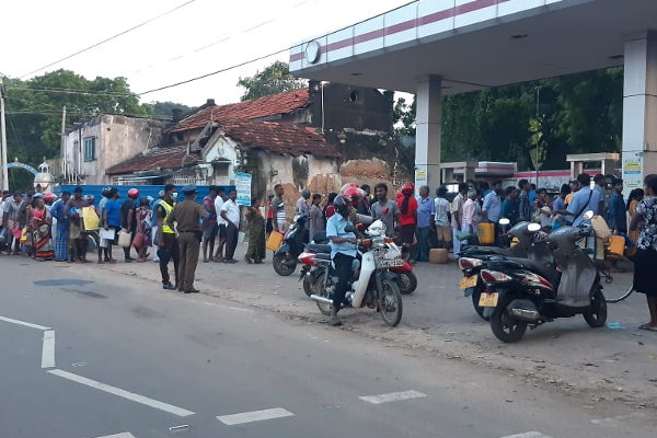 யாழ்ப்பாணத்தில் மீண்டும் எரிபொருளுக்கு வரிசை | Fuel Queue Again In Jaffna