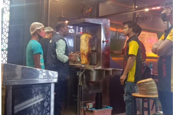 திருச்சி ஷவர்மா கடைகளில் அதிரடி சோதனை : கெட்டுப்போன 138 கிலோ இறைச்சிகள் பறிமுதல் | Officers Seize 138 Kgs Of Spoiled Meat In Trichy