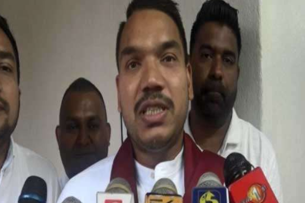 சிறையில் உள்ள டக்லஸை சந்தித்த நாமல் ராஜபக்ச | Namal Rajapaksa Meets Douglas In Prison299927