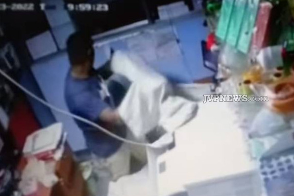 கடை ஒன்றிற்குள் நுழைந்து இருவர் மீது கொடூர தாக்குதலை நடத்திய மர்ம நபர்கள்! | Two People Were Attacked By Entering A Shop Killed
