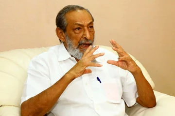 ’யானை தன் தலையில் மண்ணை போட்டுக்கொண்டது; முன்னாள் அமைச்சர்!
