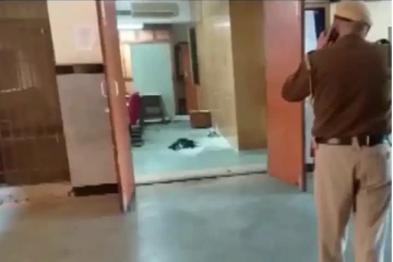 அதிர்ச்சி - டெல்லி ரோகினி கோர்ட்டில் வெடி விபத்து - 7 தீயணைப்பு வாகனங்கள் விரைந்தது