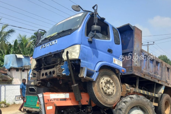 மட்டக்களப்பு - கல்முனை பிரதான வீதியில் விபத்து | Accident On Batticaloa Kalmunai Main Road