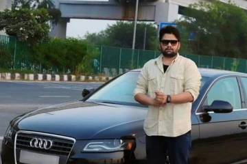 யூடியூப் மூலம் சம்பாதித்து 50 லட்சம் மதிப்புள்ள சொகுசு காரை வாங்கிய இளைஞர்