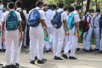 பாடசாலை அதிபர் மீது தடியினால் தாக்குதல்: மாணவன் கைது