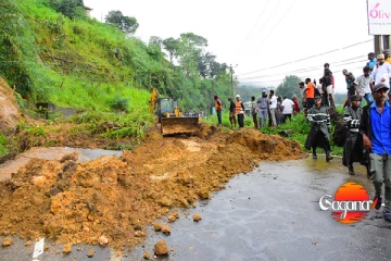 දරුණු නායයෑම් - මේ පාරවල් වසා දමයි