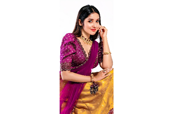 18 வயது ஆனதும் கிளாமர் ரூட்டுக்கு மாறிய அனிகா, செம போட்டோஷுட் | Anikha Surendran Latest Glamour Photoshoot