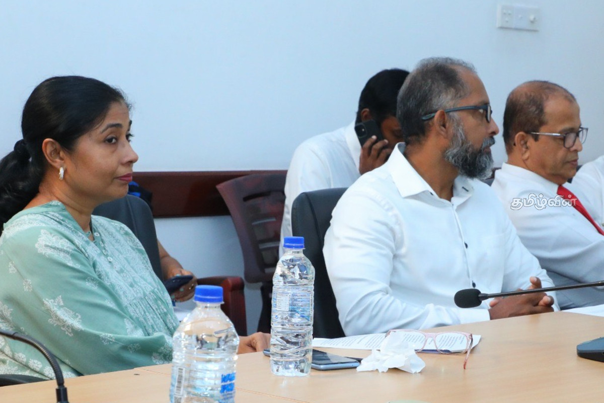 ஐ.எம்.எவ். நிபந்தனைகளுக்கு மாத்திரம் அடிபணியாதீர்கள்! அறிவுசார் சமூகத்தை வற் வரி அழிக்கின்றது என்றும் சாடல் | The Tax Problem Facing Sri Lankans ஐ.எம்.எவ். நிபந்தனைகளுக்கு மாத்திரம் அடிபணியாதீர்கள்! அறிவுசார் சமூகத்தை வற் வரி அழிக்கின்றது என்றும் சாடல் | The Tax Problem Facing Sri Lankans