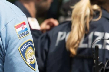 ஆசிரியர் மற்றும் மாணவர்களை கத்தியால் குத்திய சக மாணவன்! 7 வயது சிறுமி உயிரிழப்பு