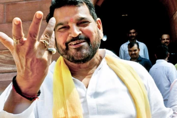 பாலியல் நோக்கமின்றி பெண்களை கட்டிபிடிக்கலாம், தொடலாம்...பிரிஜ் பூஷன் தரப்பு வாதம்