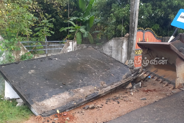 யாழில் பேருந்து தரிப்பிடத்துக்குள் புகுந்து விபத்துக்குள்ளான வாகனம் | Cab Vehicle Damaged Bus Stop In Jaffna