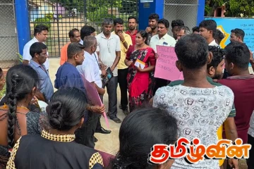 வீதிக்கு இறங்கிய சம்பூர் மகா வித்தியாலய மாணவர்களின் பெற்றோர்கள்