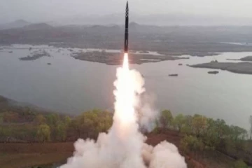 வட கொரியாவின் மிரட்டலுக்கு பதிலடி: 3 நாடுகள் இணைந்து ஏவுகணை சோதனை!