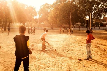 உச்சி வெயிலில் கிரிக்கெட் விளையாடிய இளைஞர் உயிரிழப்பு - எதனால் ஏற்பட்டது?