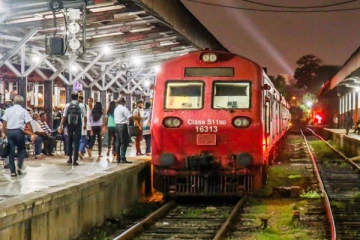 දුම්රිය මගීන්ට දැනුම් දීමක්..අද සිදුවන දේ මෙන්න.