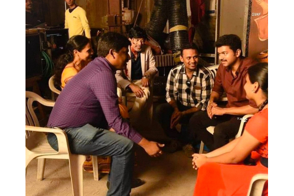 மெர்சல் படப்பிடிப்பில் இருந்து வெளியான புகைப்படங்கள் - இதுவரை நீங்கள் பார்த்திராதது | Unseen Click From Mersal Movie