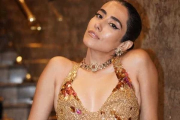 கிளாமர் லுக்கில் மயக்கும் பாடகி ஜோனிடா காந்தி..இதோ..