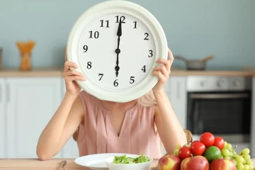 நேரம் தவறி சாப்பிட்டால் இத்தனை பாதிப்புகளா? இனி இப்படி செய்யாதீங்க