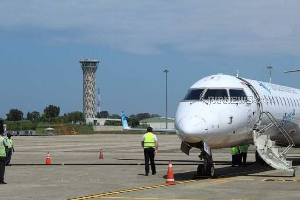 இலங்கை விமான நிலையத்தில் திடீரென தரையிறங்கிய விமானம்! | Plane Suddenly Landed At The Sri Lankan Airport