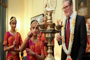 பிரித்தானியாவில் தீபாவளி பண்டிகையில் அசைவ உணவை விருந்தளித்த பிரதமர்! எழுந்த விமர்சனம்