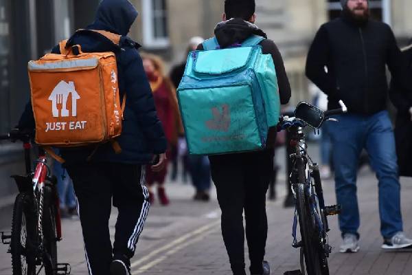 பிரித்தானியாவில் சட்டவிரோத உணவு விநியோக நபர்கள் கொத்தாக கைது | Uk Arrests Illegal Delivery Riders