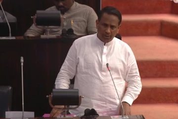 වැඩි කරපු වැටුප ආයේ නැවතෙනවද? පාර්ලිමේන්තුවෙදි මේ අයගේ වැඩි කළ වැටුප් ගැන පැහැදිලි කිරීමක්