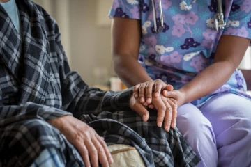 முதியோர் இல்லமொன்றில்  46 பேருக்கு  தொற்று; 24 மணிநேரத்தில் மூவர் பலி