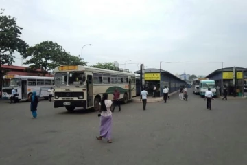 பேருந்து நிலையத்தில் நின்ற நபர் திடீரென மயங்கி விழுந்து மரணம்