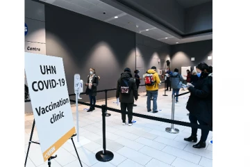 ரொறென்ரோவில் தடுப்பூசி செலுத்தும் மருந்தகங்கள் தற்காலிகமாக மூடக்கம்!