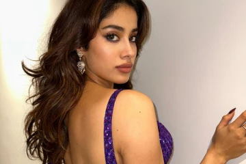 ஜான்வி கபூர் சேலையிலும் தாராள கிளாமர் போஸ்