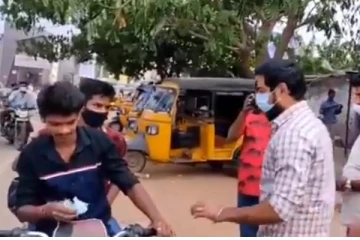 கொரோனாவையும் பொருட்படுத்தாமல் ஆரி செய்த காரியம்! அந்த மனசு யாருக்கு வரும்? தீயாய் பரவும் வீடியோ