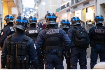 பிரான்ஸில் உள்நாட்டு யுத்தம் வெடிக்கும் அபாயம்: மக்ரோன் விடுத்துள்ள எச்சரிக்கை