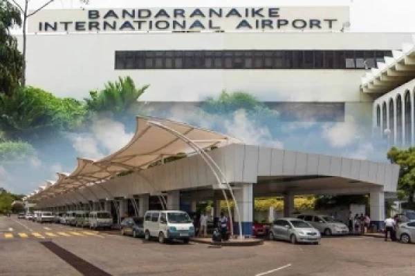 டுபாயிலிருந்து வந்த இலங்கையர் கட்டுநாயக்க விமான நிலையத்தில் கைது | One Arrested At Katunayake Airport டுபாயிலிருந்து வந்த இலங்கையர் கட்டுநாயக்க விமான நிலையத்தில் கைது | One Arrested At Katunayake Airport