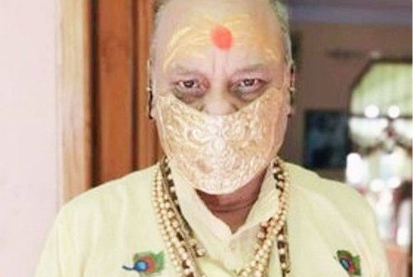 தங்க மாஸ்கை அணிந்துகொண்டு வலம் வரும் நபர்.. விலை என்ன தெரியுமா? வாயடைத்துபோன மக்கள்! | Golden Babaa Man Wears Gold Mask Worth Rs 5 Lakhs