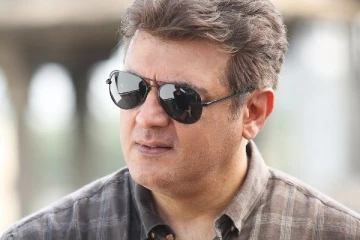 நண்பர்களுடன் தல அஜித் எடுத்துக்கொண்ட லேட்டஸ்ட் புகைப்படம், எங்கு சென்றுள்ளார் தெரியுமா?