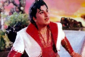 மறைந்த நடிகரும், அரசியல்வாதியுமான எம்.ஜி.ஆர் அவர்களின் அம்மாவை பார்த்துள்ளீர்களா?- அரிய புகைப்படம்