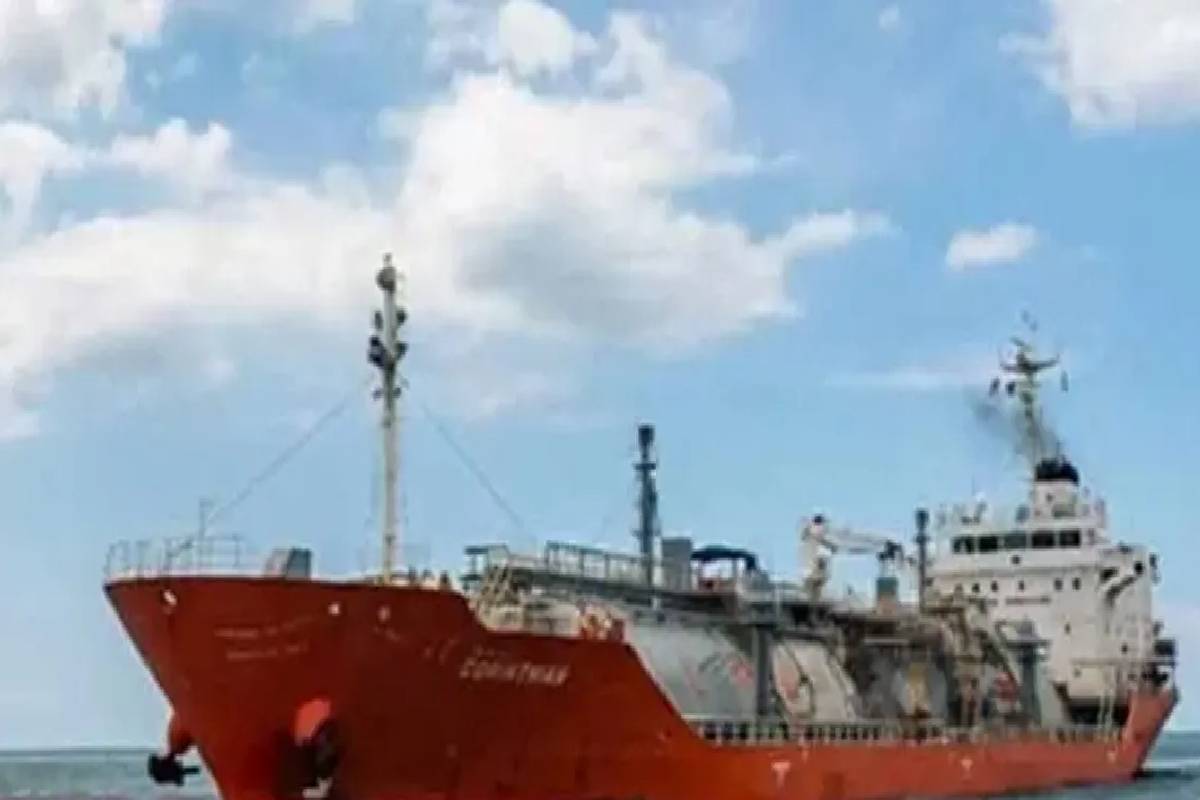 3,900 மெற்றிக் டன் எரிவாயுவுடன் இலங்கையை வந்தடைந்த மற்றுமொரு கப்பல் | Ship Carrying 3 900 Metric Tonnes Arrived Srilanka