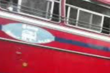 බස්රථයට බිලි වූ පාසල් දරුවා..